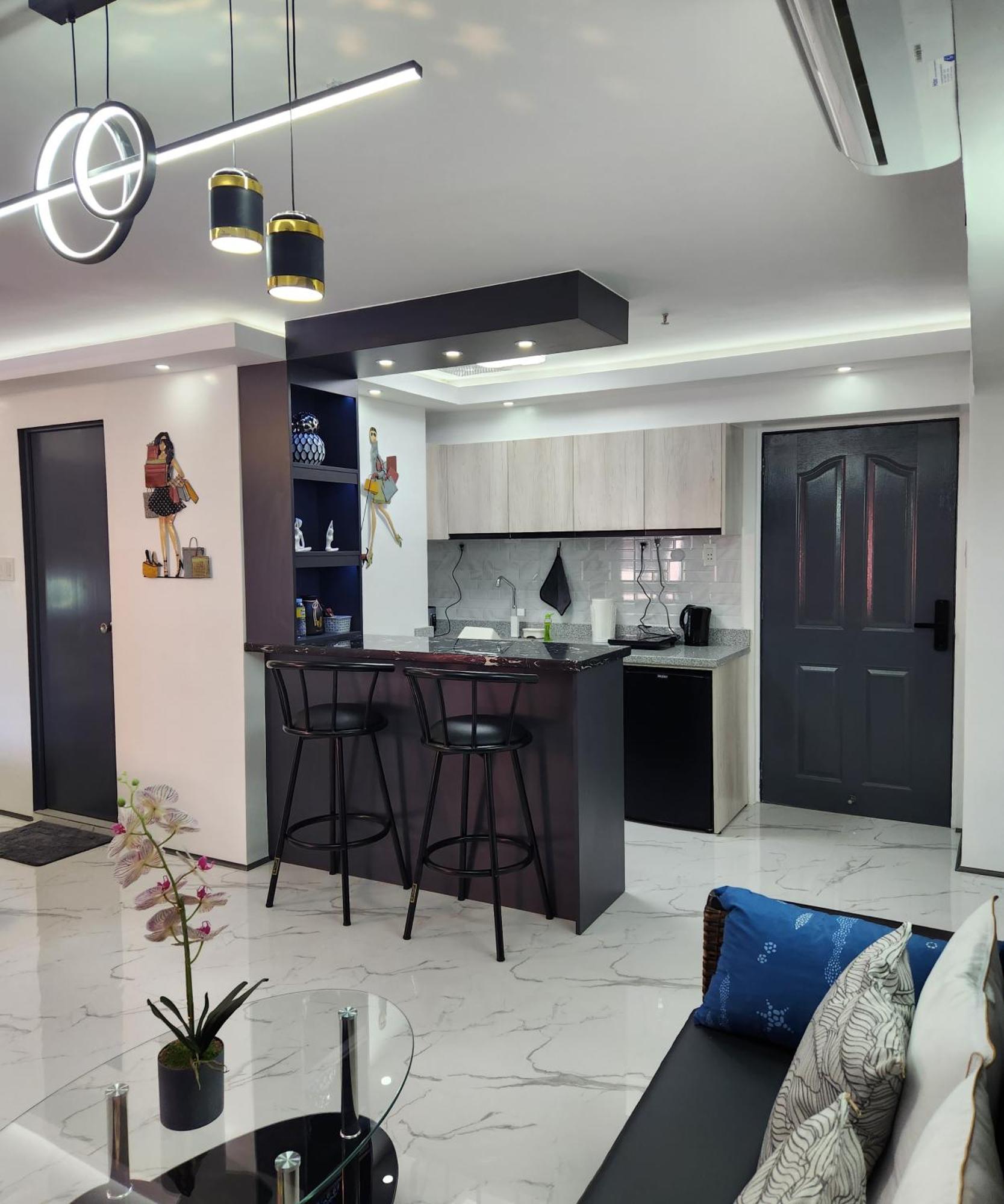 Condo Azur Suites B207 Near Airport, Netflix, Stylish, Cozy With Swimming Pool Мактан Екстериор снимка