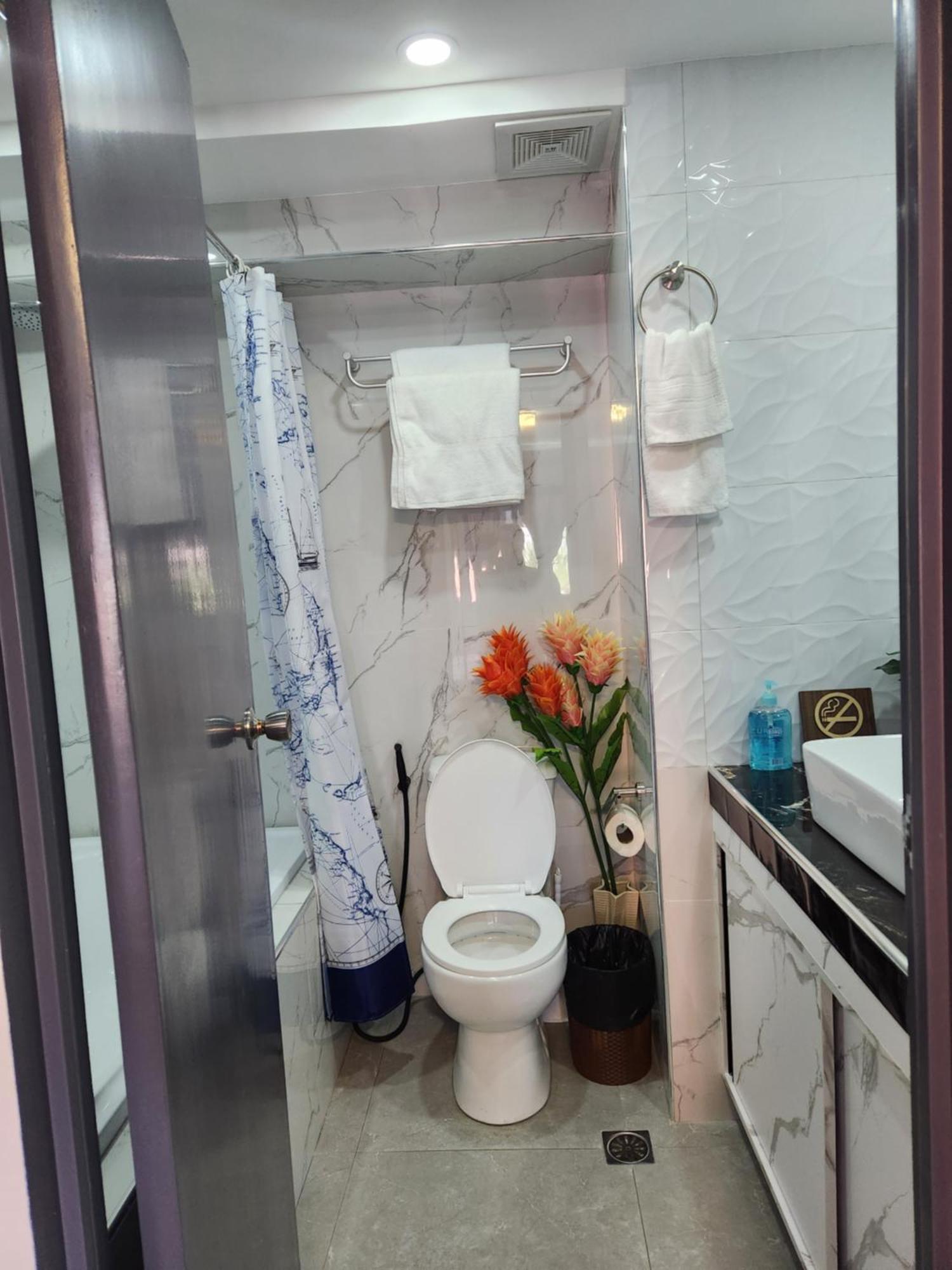 Condo Azur Suites B207 Near Airport, Netflix, Stylish, Cozy With Swimming Pool Мактан Екстериор снимка