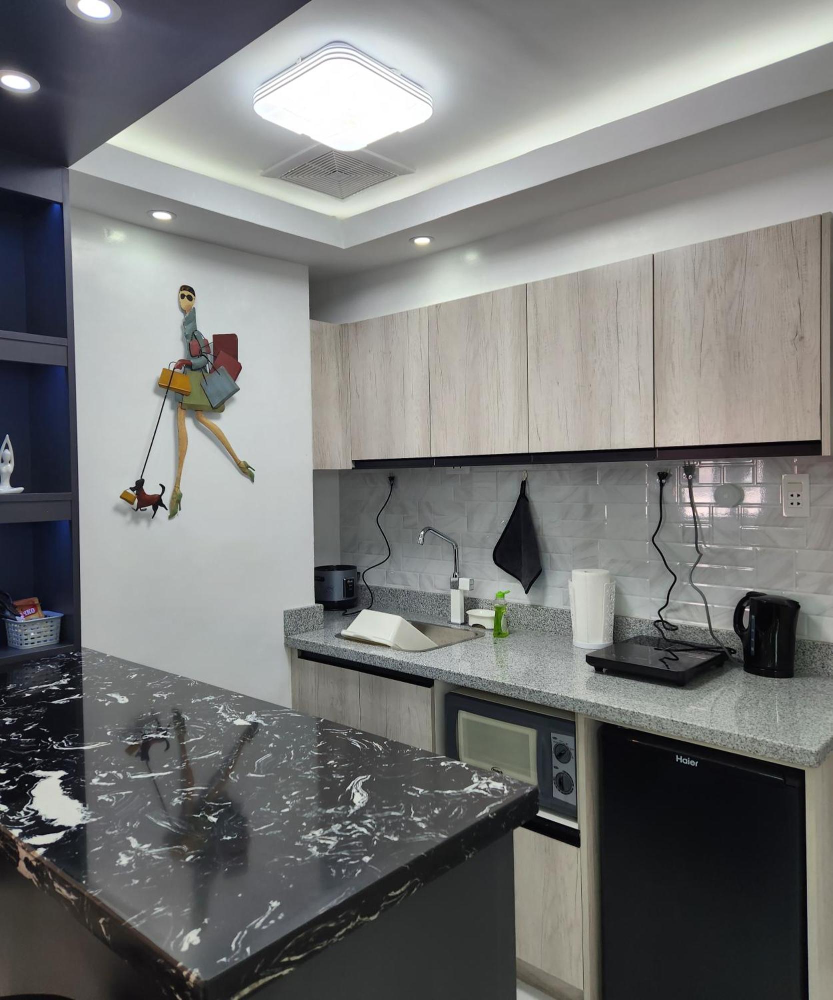 Condo Azur Suites B207 Near Airport, Netflix, Stylish, Cozy With Swimming Pool Мактан Екстериор снимка
