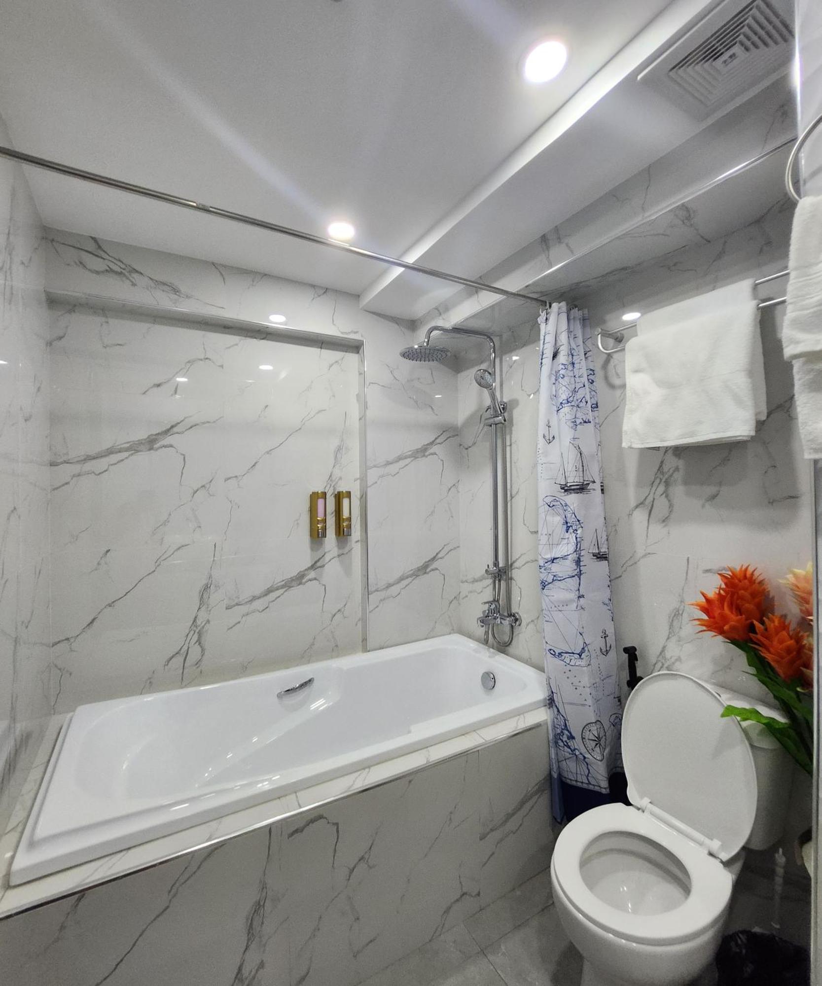 Condo Azur Suites B207 Near Airport, Netflix, Stylish, Cozy With Swimming Pool Мактан Екстериор снимка